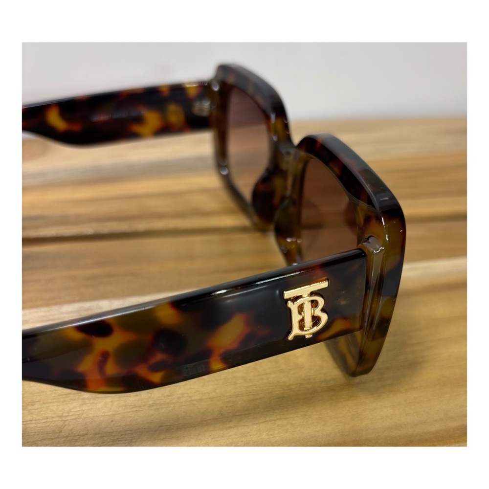 NWOT Burberry Woman’s BE4327 Delilah Square Sunglasses in Light Havana - Picture 10 of 15